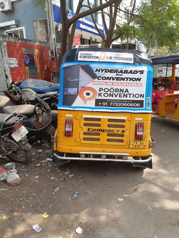 Auto Tops Advertising – Branded auto-rickshaws moving through high-traffic areas for maximum visibility