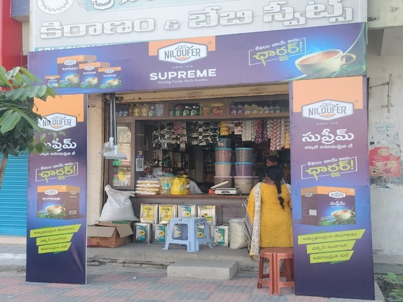 Non-light arch gate at a city marketplace for mass audience engagement