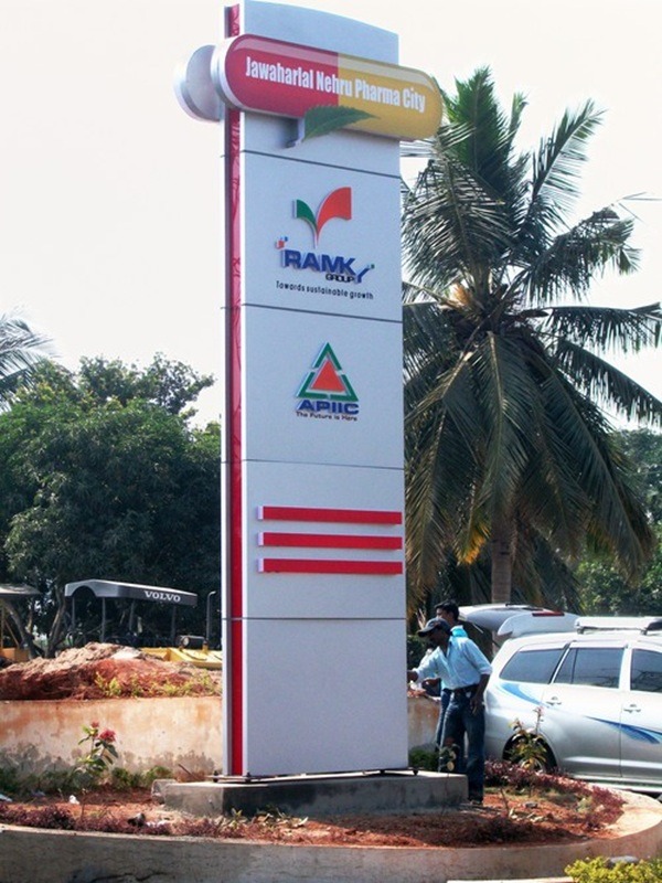 Petrol pump Pylon Signage with fuel price display